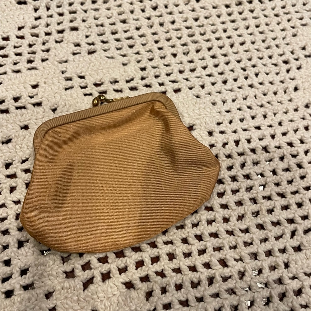 Adorable coin purse. Vintage